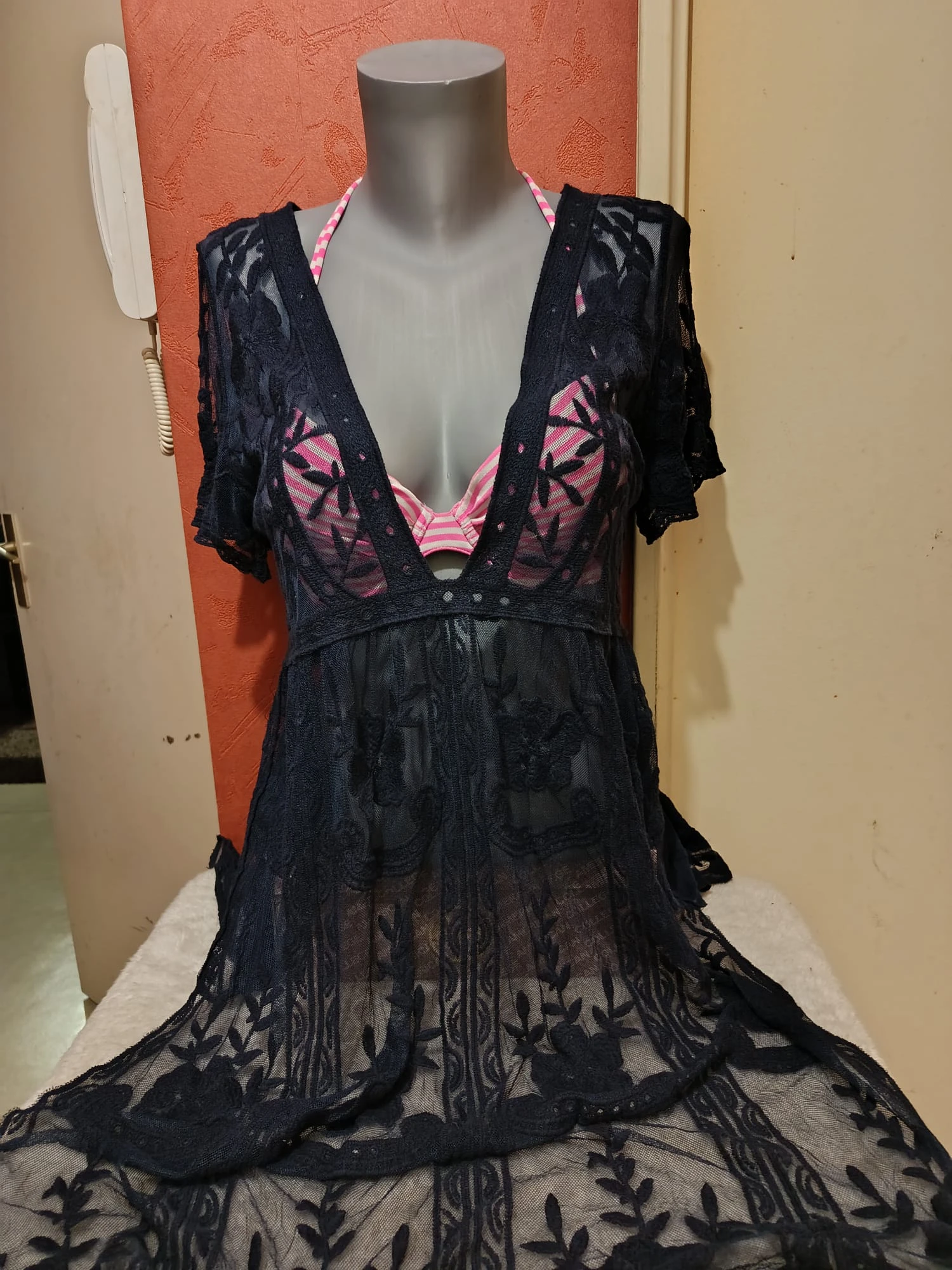 Bohemian chic lace beach dress with side slit One size fits all – photo 4